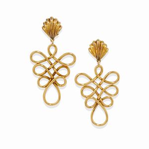 Shell-shaped earrings