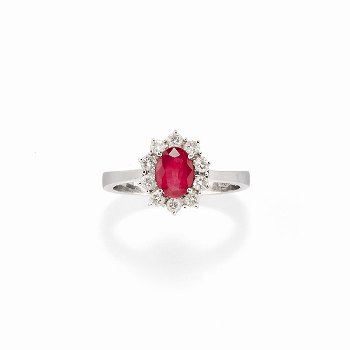 Anello e collana con pendente in oro bianco 18k, rubini e diamanti