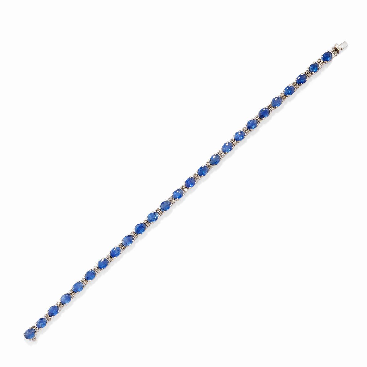 Bracciale tennis in oro bianco 18k con zaffiri ovale e diamanti, pendente con zaffiro ovale incas...