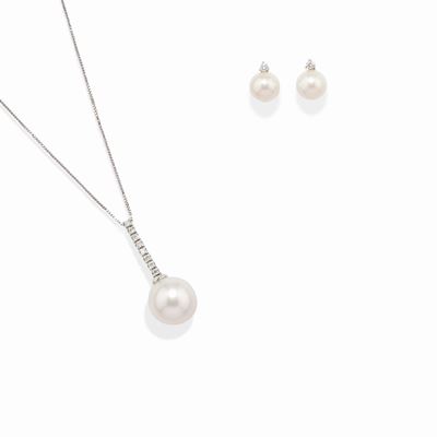 Collana e orecchini in oro bianco 18k con perle coltivate e diamanti