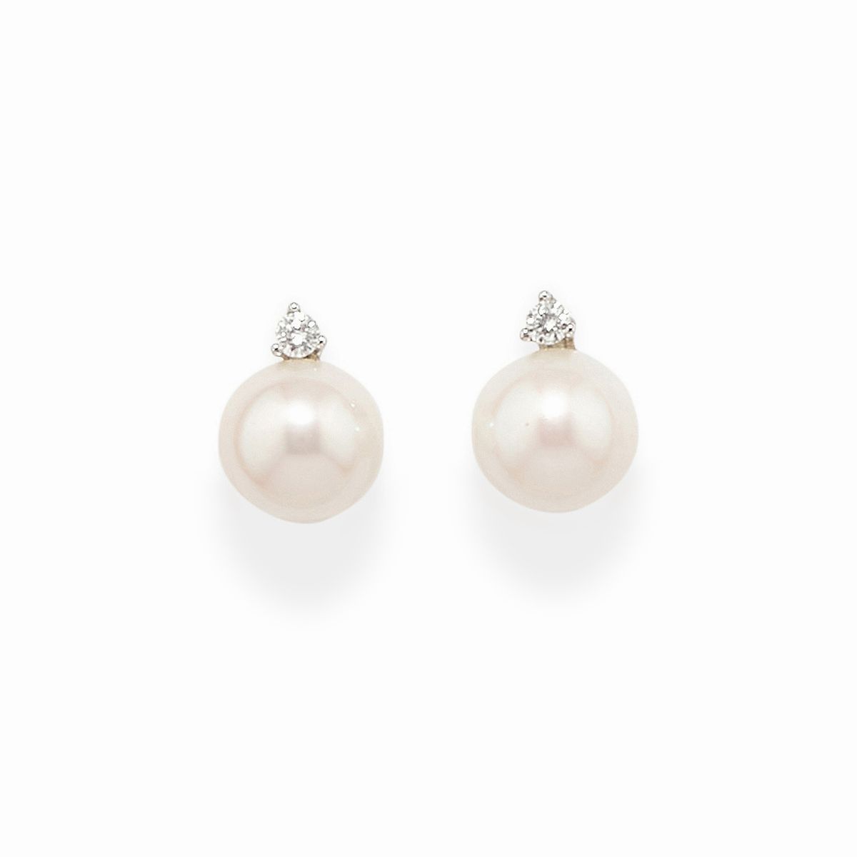 Collana e orecchini in oro bianco 18k con perle coltivate e diamanti