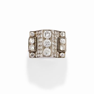 Anello in platino con diamanti taglio vecchio e huit-huit, circa 1940