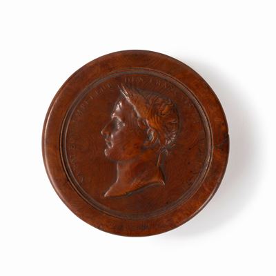 Tabacchiera in Legno con Profilo di Napoleone sul Coperchio, Secolo XIX