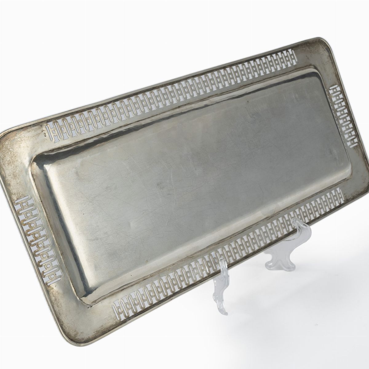 Vassoio in Argento con Decorazione a Traforo di Gusto Secessione, Inizi Secolo XX