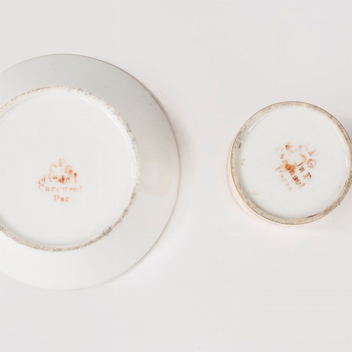 Tazza e Sottotazza in Porcellana Policroma e Oro con Decorazione a Ghirlande di Rose, Parigi, Sec...