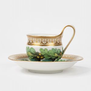 Tazza e sottotazza dipinta a racemi e oro, Berlino, inizi secolo XIX