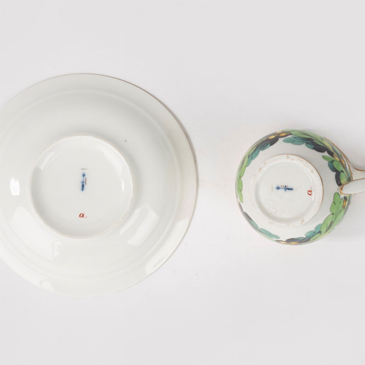 Tazza e Sottotazza Dipinta a Racemi e Oro, Berlino, Inizi Secolo XIX