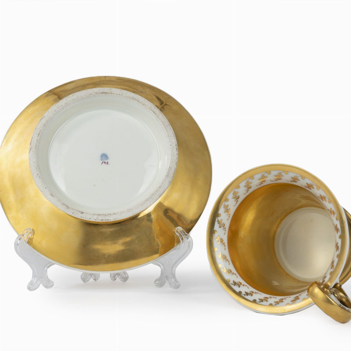 Importante e Grande Tazza con Sottotazza Raffigurante Ritratto di Gentiluomo, Vienna, Inizi Secol...