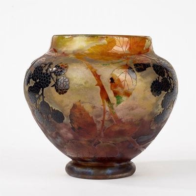 Vaso in Vetro Inciso All'acido Decorato con More e Foglie, Inizi Secolo XX