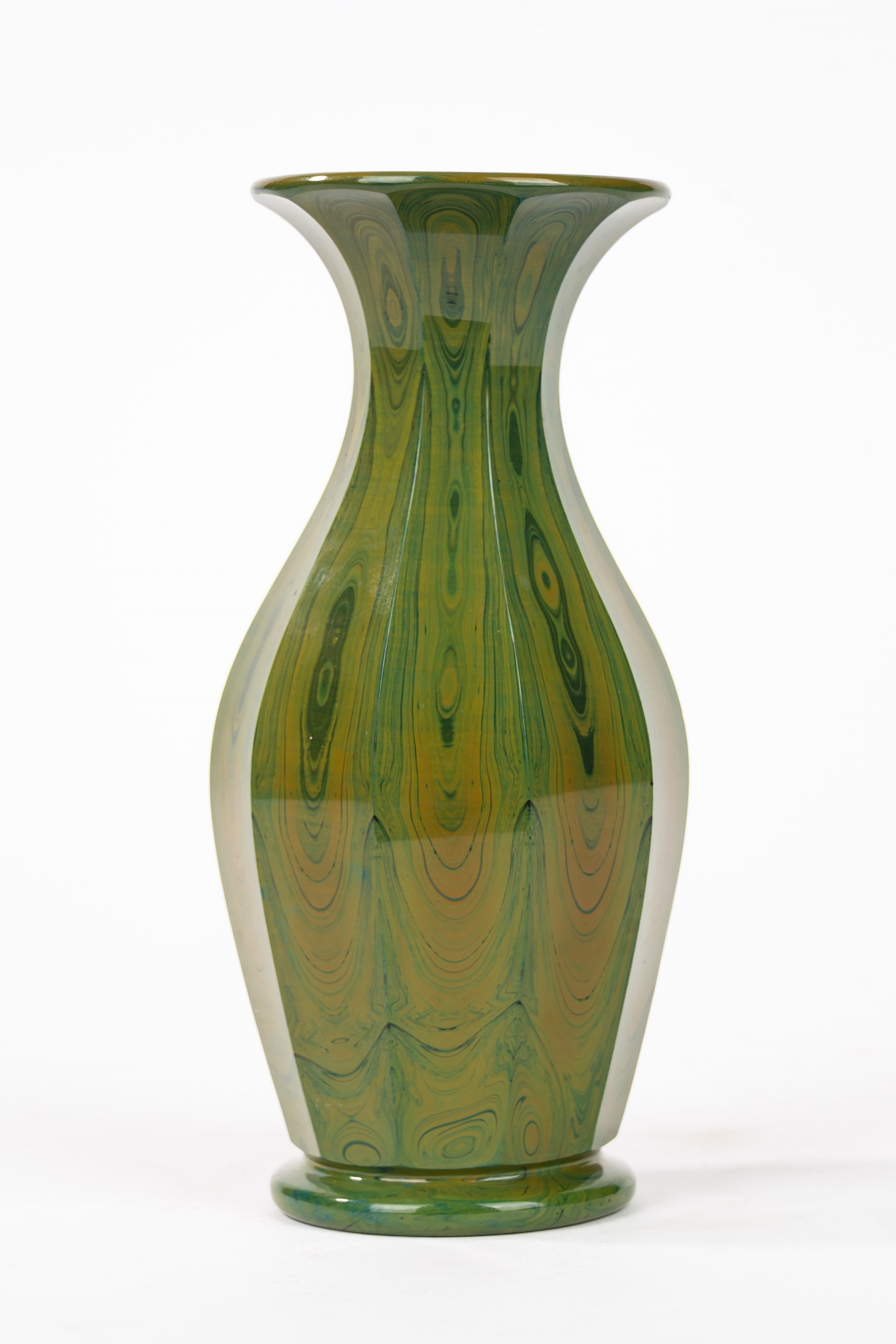 Piccolo vaso in vetro lithyalin verde, Boemia, secolo XIX, Incanti d'Arte