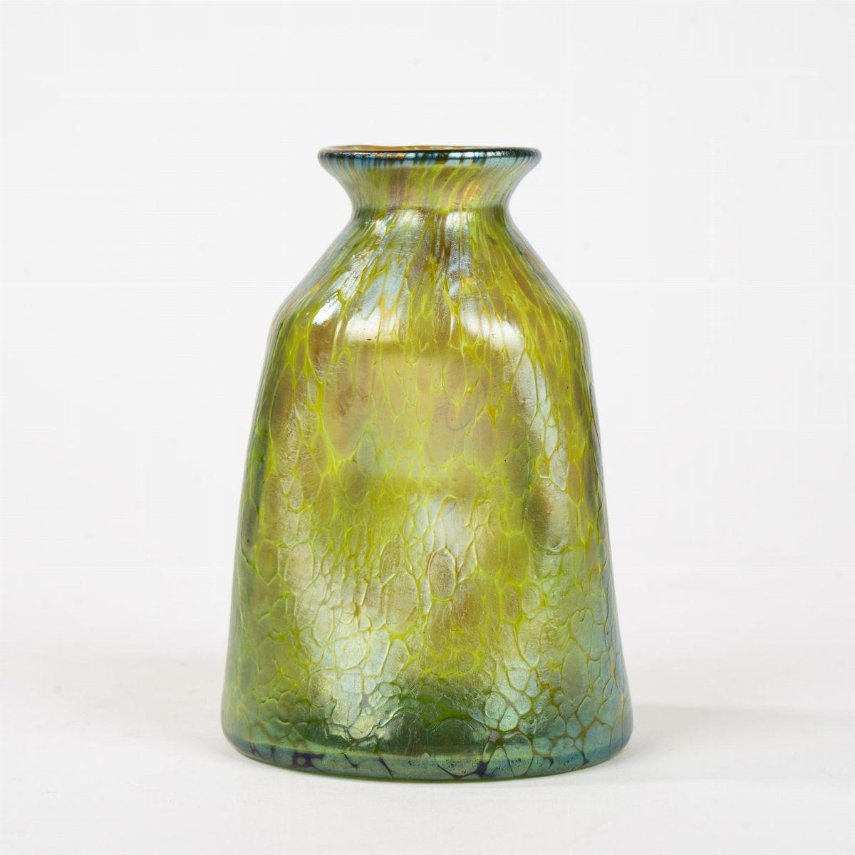 Piccolo Vaso in Vetro Iridescente “creta Papillon”, Produzione Loetz Witwe, Inizi Secolo XX