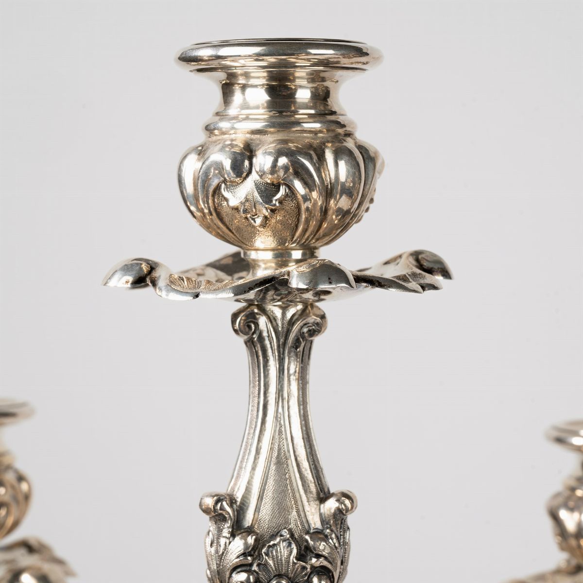 Coppia di Importanti Candelabri in Argento 800, Argentiere Leone, Milano