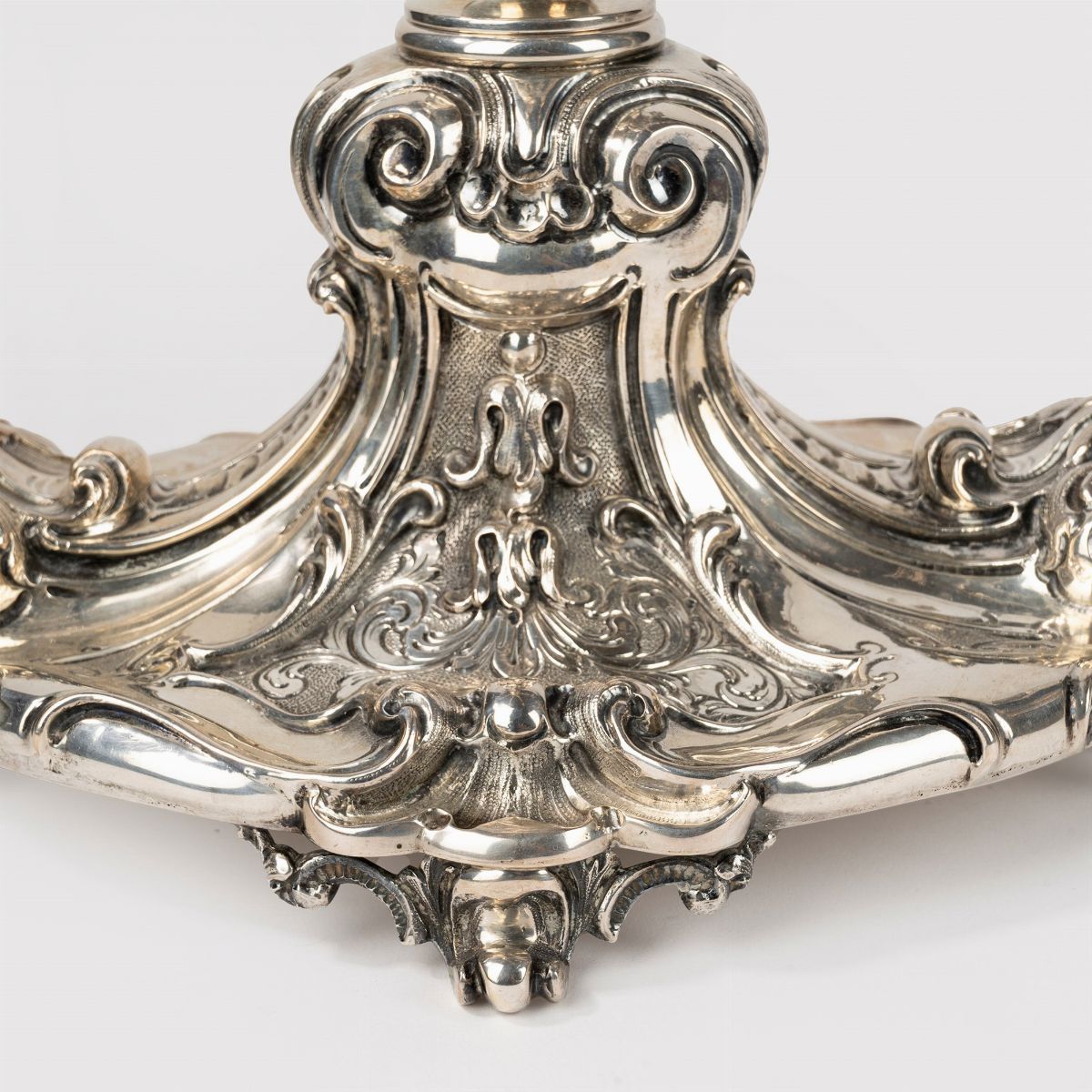Coppia di Importanti Candelabri in Argento 800, Argentiere Leone, Milano