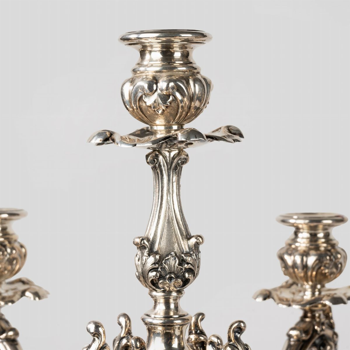 Coppia di Importanti Candelabri in Argento 800, Argentiere Leone, Milano