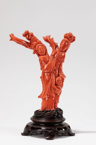 Scultura in corallo raffigurante due dame, Cina, inizio XX secolo