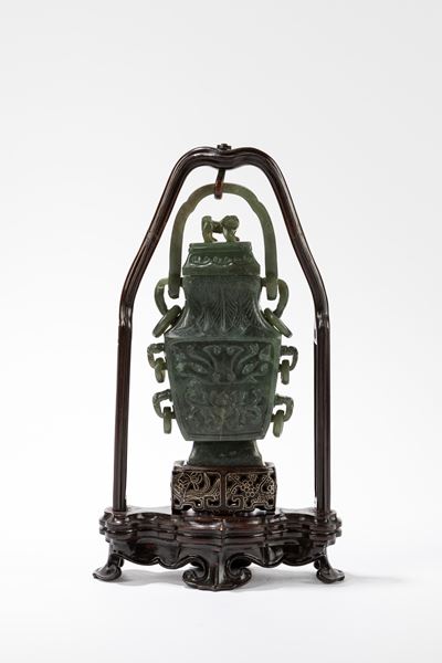 Vaso in giada verde, Cina, Repubblica di Cina (1912-1949)