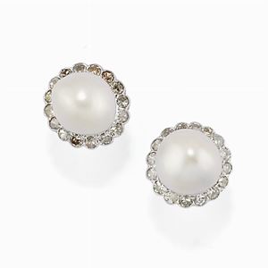  - Orecchini con perle naturali e diamanti