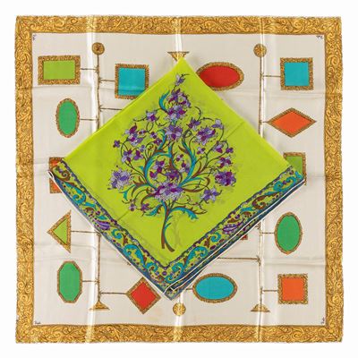 Lotto composto da due foulard in seta e chiffon