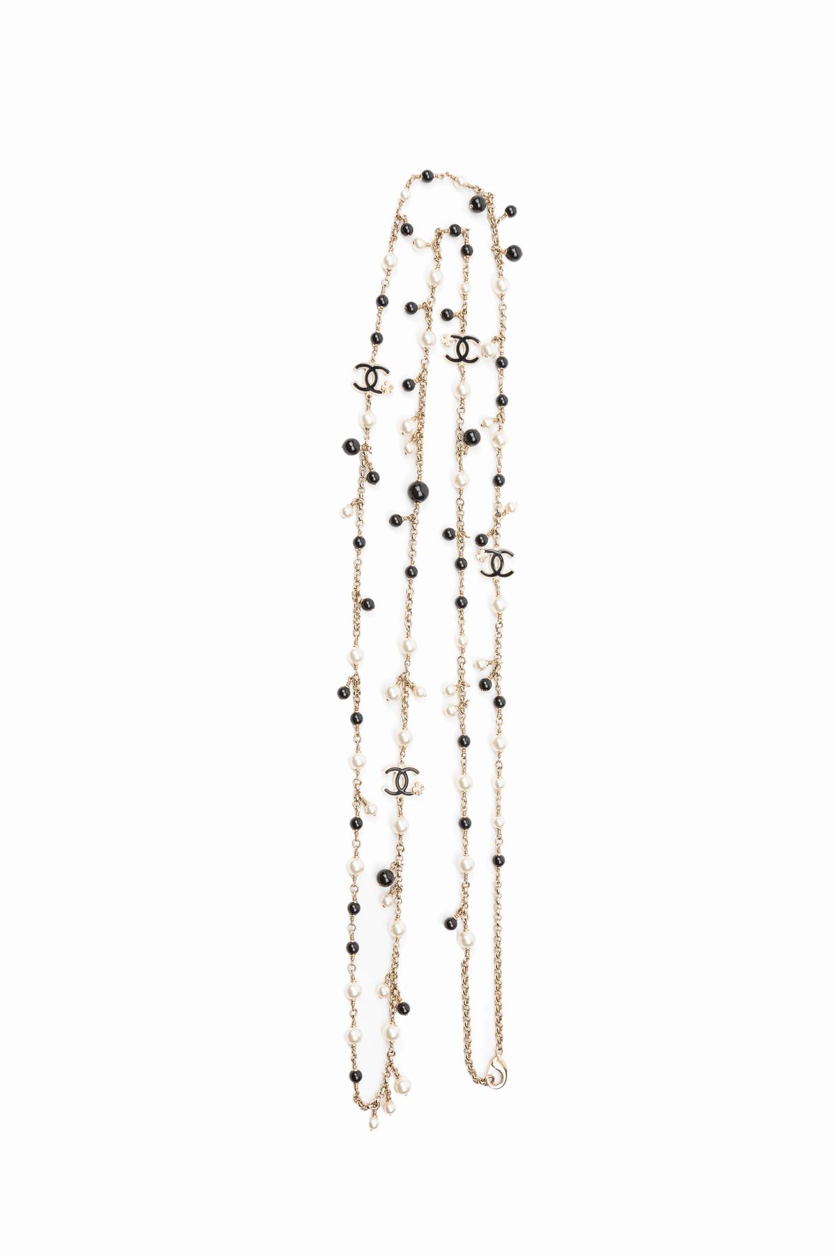 Chanel - Collana lunga in metallo dorato con perle fancy e paste vitree