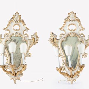 Coppia di ventoline in legno laccato e parzialmente dorato, fine secolo XIX/ inizio secolo XX