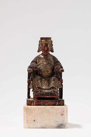 A GILT-LACQUERED WOOD FIGURE OF DIGNITARY