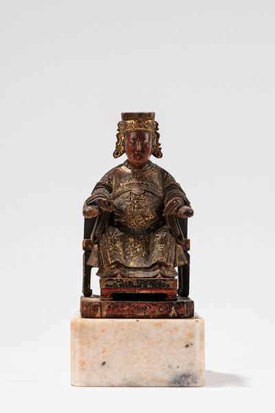 Scultura in legno raffigurante dignitario, Cina, dinastia Qing (1644-1911), intagliata, laccata e...