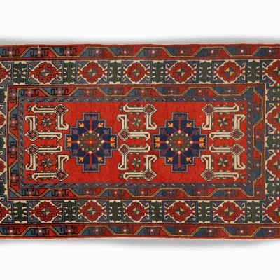 Tappeto Bukhara a Fondo Rosso con Motivi Geometrici, Tuchia, Secolo XX