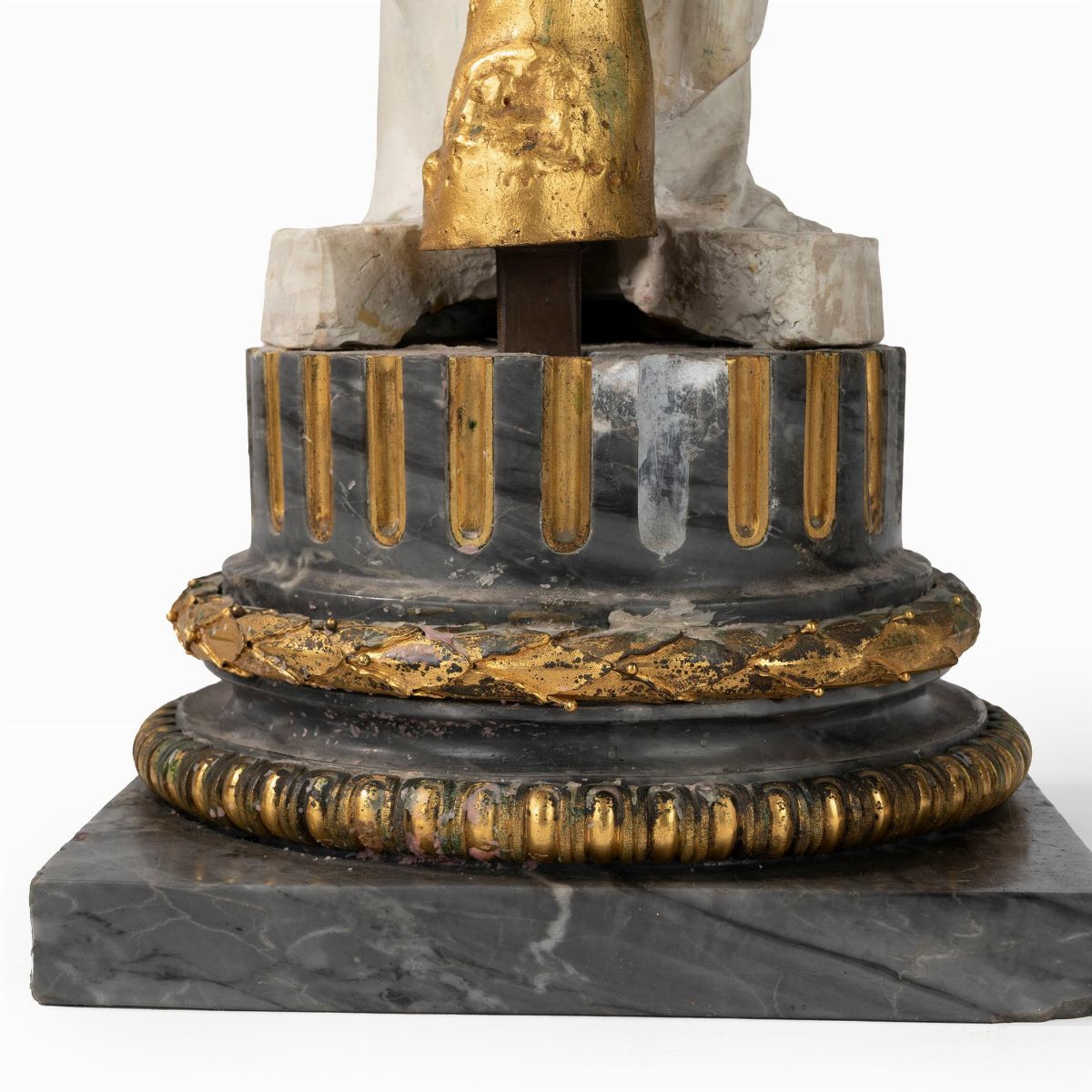 Coppia di Candelieri Impero in Biscuit e Bronzo Dorato Raffiguranti Atena e Onfale, Secolo XIX
