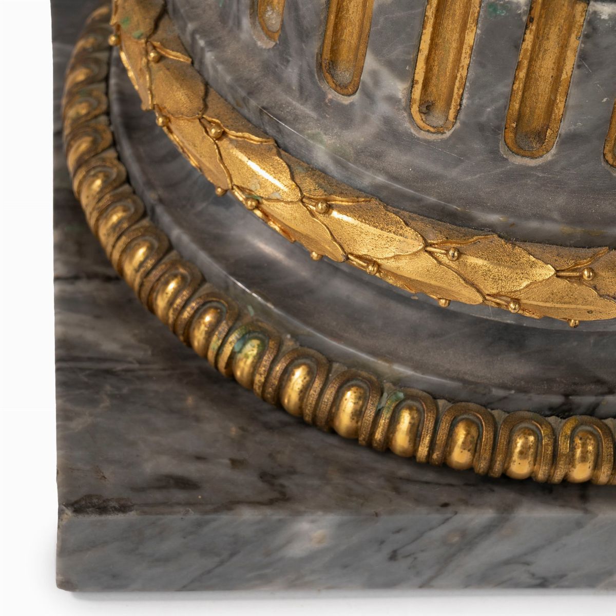 Coppia di Candelieri Impero in Biscuit e Bronzo Dorato Raffiguranti Atena e Onfale, Secolo XIX