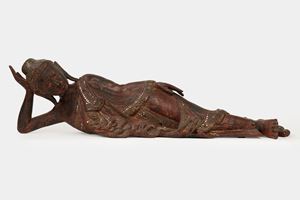 Scultura in legno laccato cinabro raffigurante Buddha sdraiato, Birmania, secoli XIX-XX