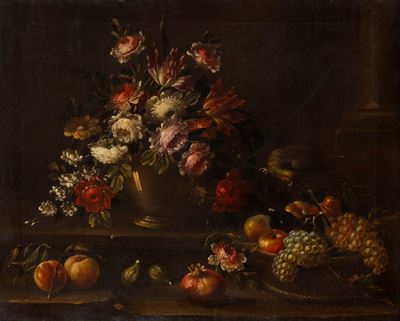 Autore sconosciuto, Rose, tulipani e altri fiori in un vaso, frutta su un piano con pappagallo, o...