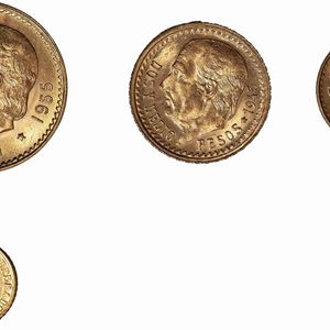 Messico - Estados Unidos Mexicanos (dal 1905) - lotto composto da un esemplare da 5 pesos del 1955, un esemplare da 2 e 1/2 pesos del 1945, un esemplare da 2 pesos del 1945 e un gettone nuziale “Emperador Maximiliano 1865”