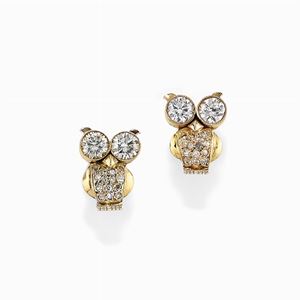 A 18K yellow and diamond earring