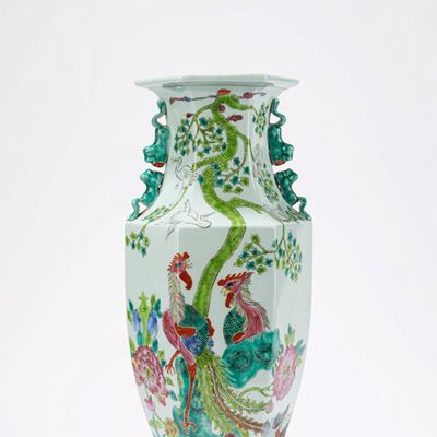 Vaso esagonale in porcellana Famiglia Rosa, Cina, secolo XX
