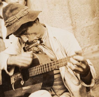 Senza Titolo (uomo con Chitarra e Armonica)