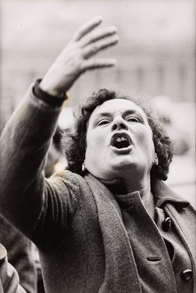Senza titolo (Manifestazione Femminista), stampa vintage alla gelatina ai sali d'argento su carta...