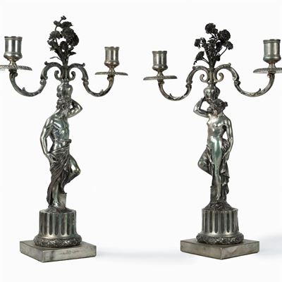 Coppia di Candelieri in Argento Raffiguranti Figura Maschile e Femminile su Basi a Mezza Colonna ...
