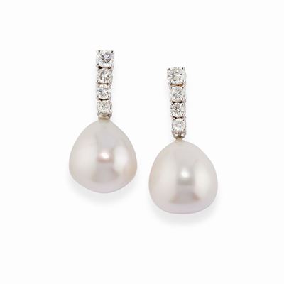 Orecchini in oro bianco 18k con perle e diamanti