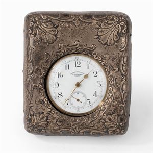 Orologio da tasca in metallo con porta orologio in cuoio e argento, inizi secolo XX