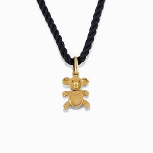 Pendente trattenuto da cordino in tessuto nero