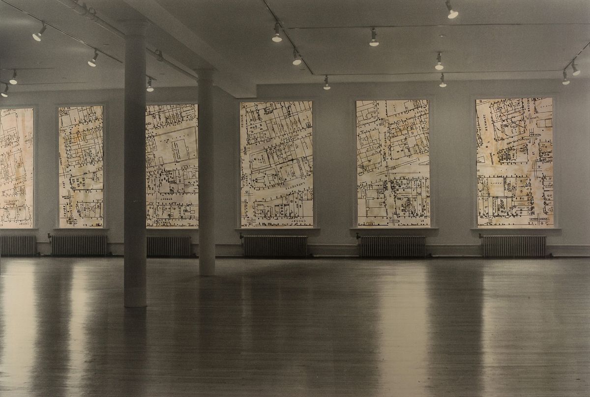 Luca Vitone - Identificazione del luogo Galleria Salvatore Ala (1991), C-print e mappe