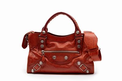 Borsa Motorcycle in pelle color corallo con borchie in metallo zigrinato