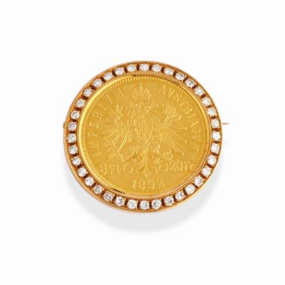 Spilla con moneta da otto fiorini austriaci in oro giallo 18k e diamanti
