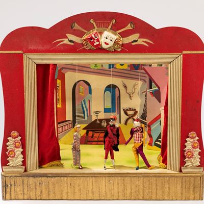 Teatro con marionette, legno e tessuto, dotato di 16 figure