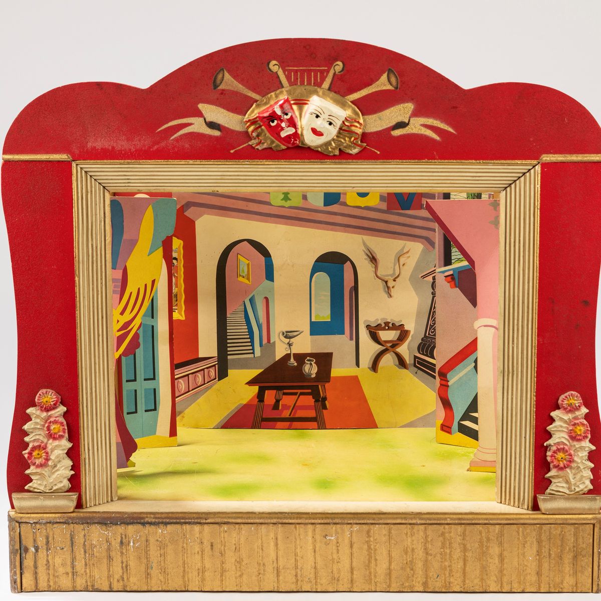 Teatro con marionette, legno e tessuto, dotato di 16 figure