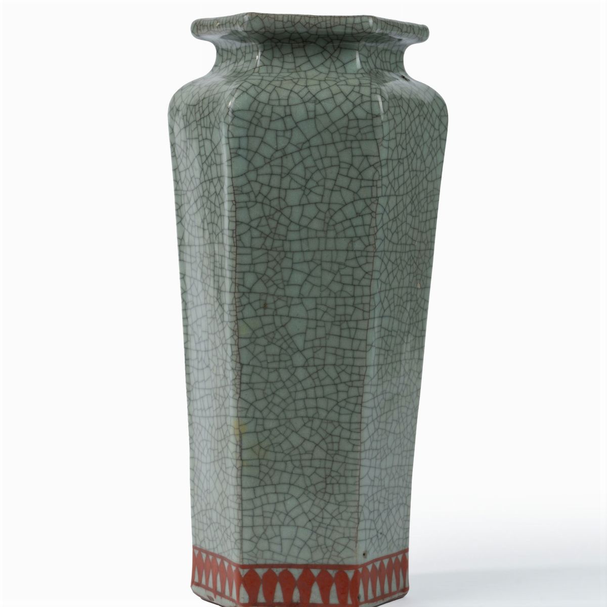 Vaso a Forma Esagonale in Ceramica, Giappone, Periodo Meiji