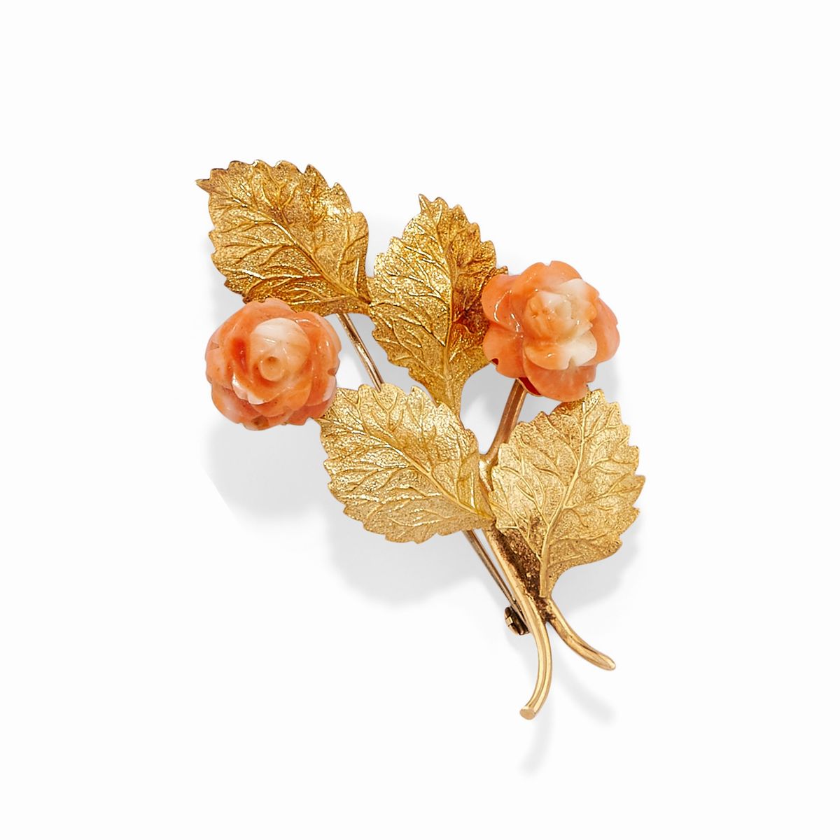 Quattro spille in oro giallo 18k con corallo, zaffiri e pietre rosse