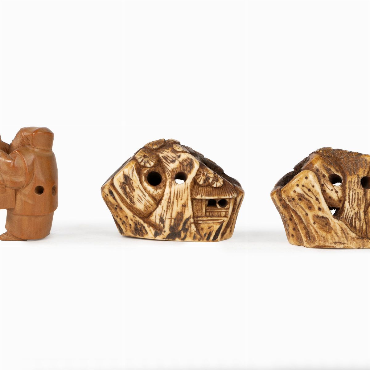 Lotto Composto da Tre Netsuke, Giappone, Secoli XIX-XX