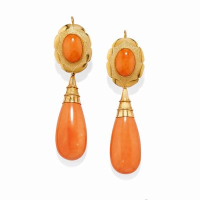 Orecchini pendenti in oro giallo 18k con corallo ovale e goccia