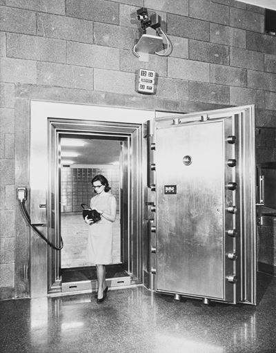 Porta corazzata del caveau per le cassette di sicurezza, stampa vintage alla gelatina ai sali d'a...
